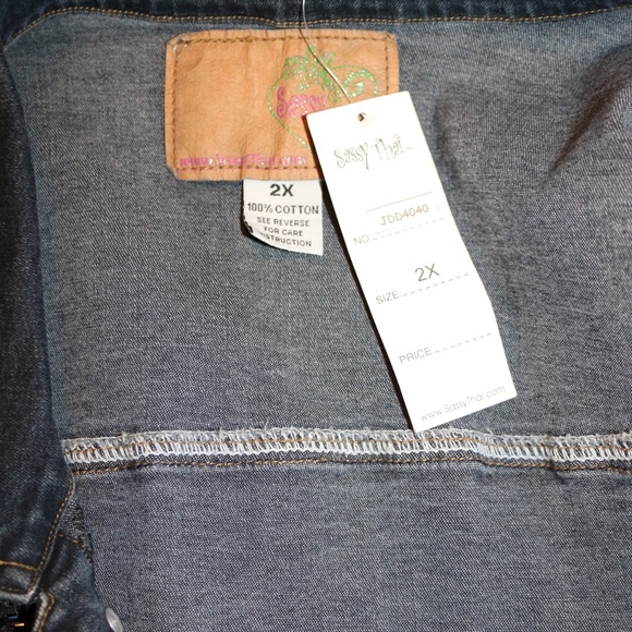 Women's Stretch Jean Jacket NWT Embellished - Picture 4 of 4